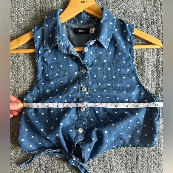 BDG Button up Sleeveless Polka Dot Tie Front Crop Top - Picture 3 of 5